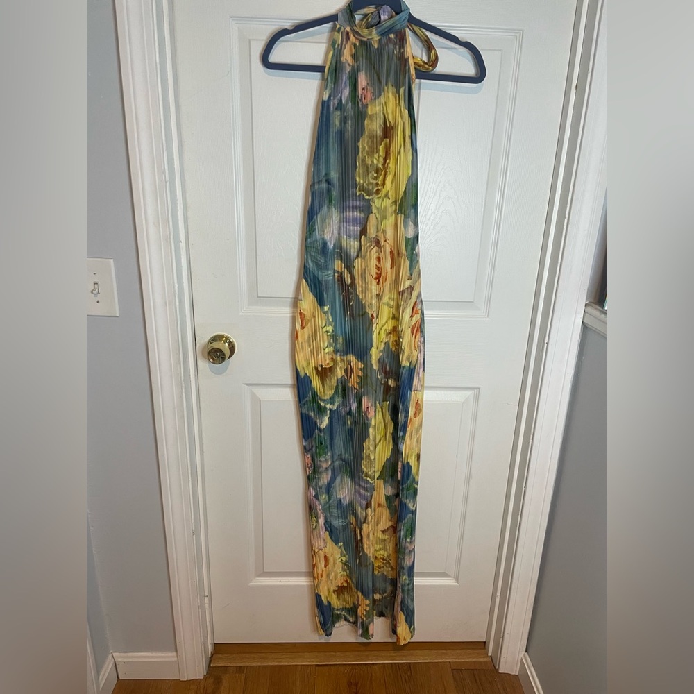 PRETTY LITTLE THING - Halter floral pleated dress - Picture 3 of 8